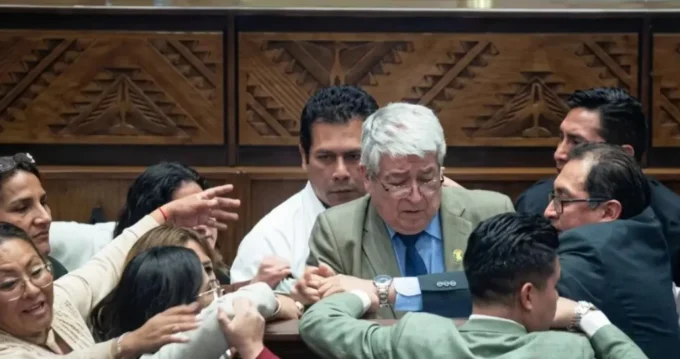como-antes,-diputados-protagonizan-bochornosa-sesion-y-hay-dudas-sobre-la-directiva 